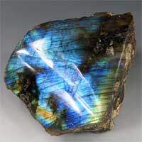 Labradorite Proprietà delle pietre iridescenti.